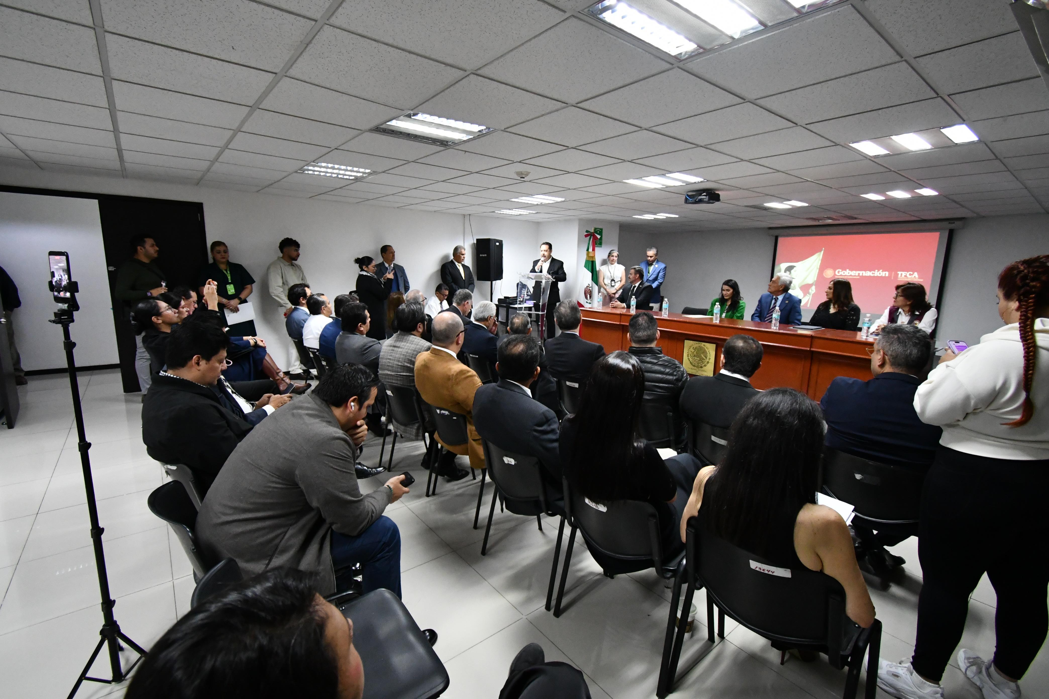 Inauguración de la Unidad Móvil de SuperISSSTE en el Tribunal Federal de Conciliación y Arbitraje